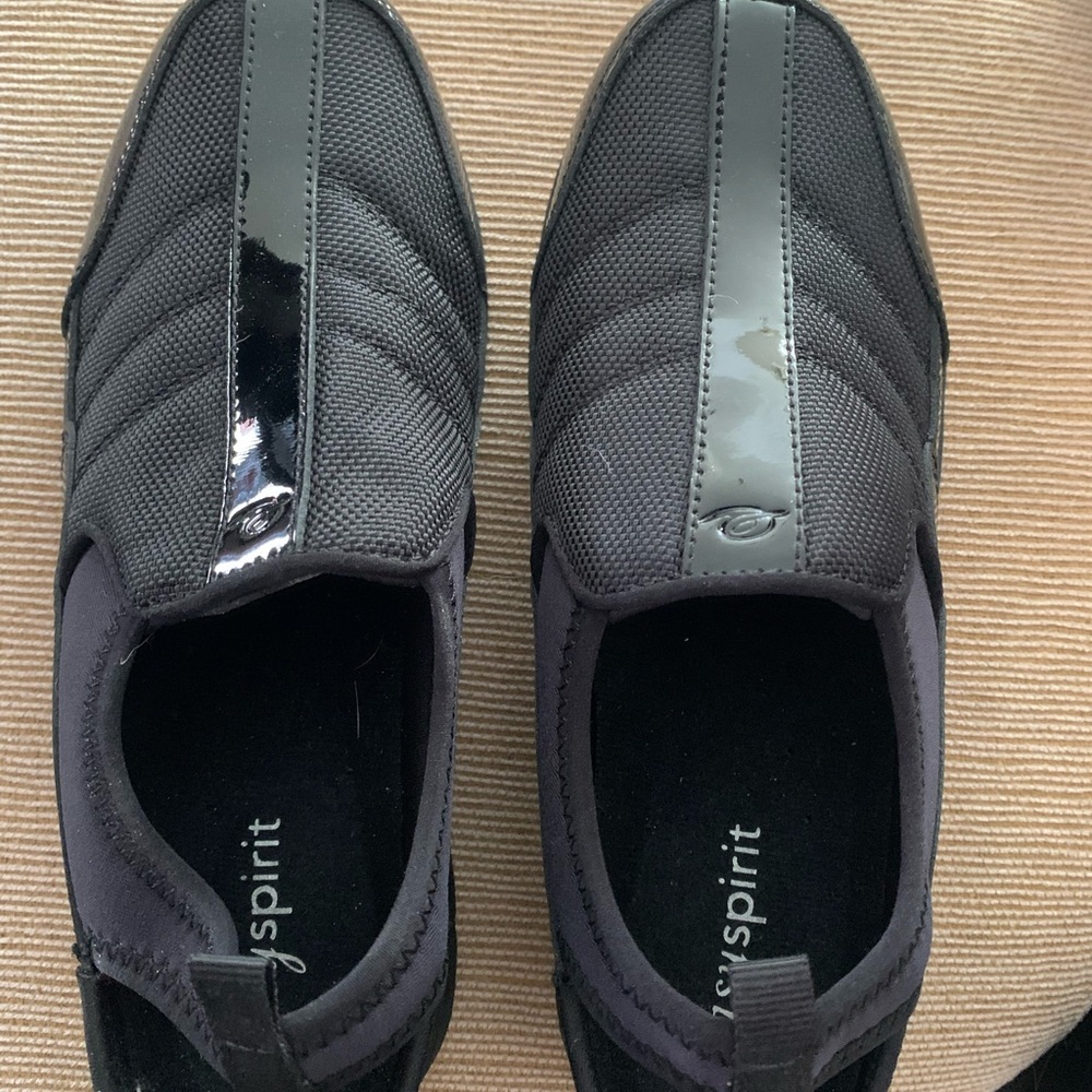 Easy Spirit Women’s Black Mesh Slip-On Sneakers